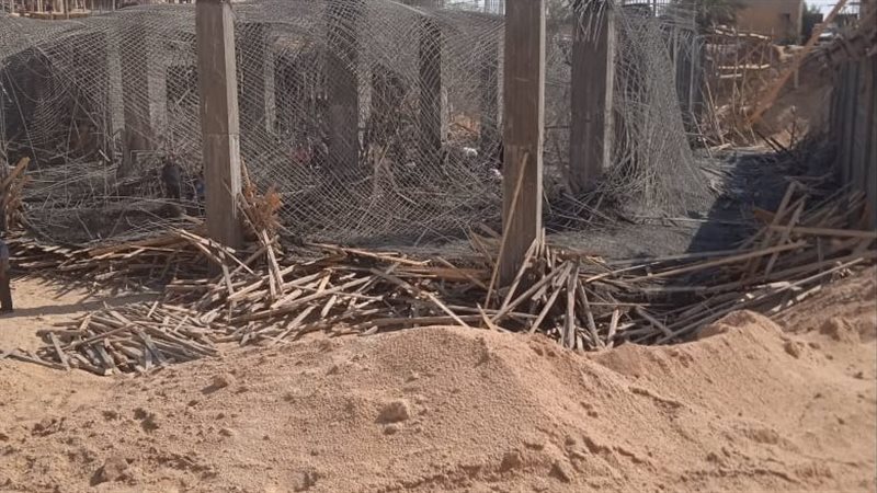 انهيار سقف مصنع تحت