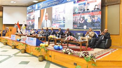 محافظ أسيوط يفتتح المؤتمر السنوي الـ35 لكلية الطب حول الذكاء الاصطناعي (صور)