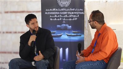 أحمد مالك في مهرجان الإسكندرية: أشعر بالفخر والمسؤولية والمسرح البداية الحقيقية للفنان 