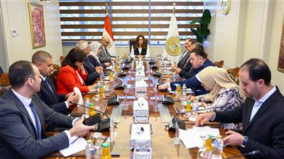 وزيرة التنمية المحلية تبحث مع محافظ القليوبية عددا من الفرص الاستثمارية 