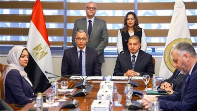 وزيرة التنمية المحلية ومحافظ القليوبية يشهدان توقيع عقد لتأجير مجزر شبرا الخيمة 