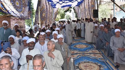 محافظ الأقصر لأهالي أصفون المطاعنة: حلم توصيل الصرف الصحي سيصبح حقيقة