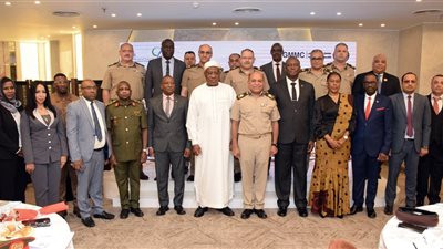 وفد من السفراء الأفارقة يزور مجمع الجلاء الطبى للقوات المسلحة