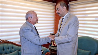 محافظ سوهاج يستقبل المهندس نجيب ساويرس لمناقشة مشروع دار وسلامة وبحث فرص الاستثمار (صور)