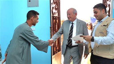  ساويرس يتفقد 60 منزلا بقرى أولاد يحي في سوهاج ضمن مبادرة دار وسلامة