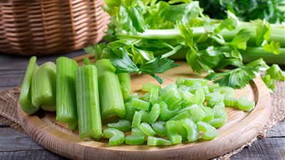 يحمي من تصلب الشرايين ويعزز صحة العظام، 6 فوائد أساسية للكرفس