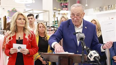 جحيم والأسوأ لم يأت بعد، زعيم الأقلية الديمقراطية بالشيوخ الأمريكي يصف أول مئة يوم من حكم ترامب