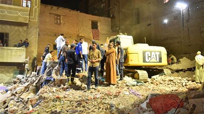 3 قرارات عاجلة لمحافظ أسيوط بشأن انهيار منزل الشادر المنكوب 