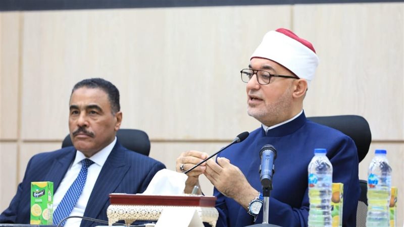الدكتور نظير عياد،
