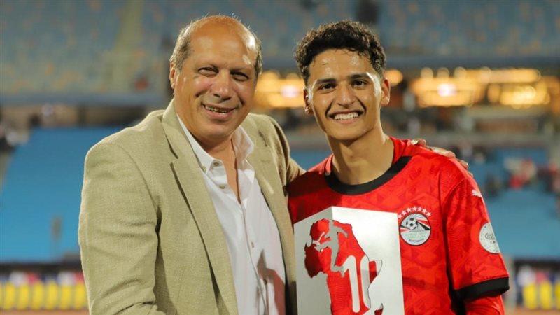 علاي نبيل مع لاعب