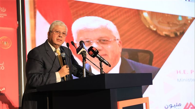 د.أيمن عاشور وزير