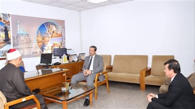 محافظ دمياط يلتقي مدير الأوقاف الجديد ويتابع ملفات العمل بالمديرية