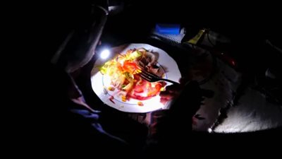 عودة التيار الكهربائي لأوروبا.. سبب مجهول وراء شل الحياة هناك.. تبادل الاتهامات بين إسبانيا والبرتغال.. وحوادث مماثلة سببها الحمل الزائد