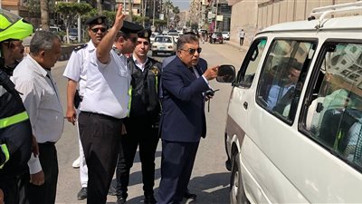 وقف تراخيص المخالفين، محافظ الدقهلية في حملة صباحية على سيارات السرفيس والتاكسي (صور)