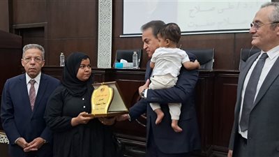 وزير الصحة يكرم شهيدي الواجب الدكتور علي صلاح وصلاح صفوت ويخلد ذكراهما بجائزة سنوية