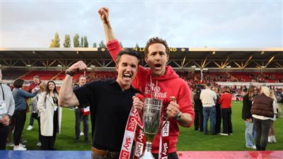 نجما السينما حققا ما عجز عنه الرياضيون، ريكسهام يحقق صعودا تاريخيا نحو البريميرليج (فيديو)