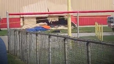 سيارة تقتحم مبنى وتقتل أربعة أطفال في إلينوي الأمريكية (فيديو)