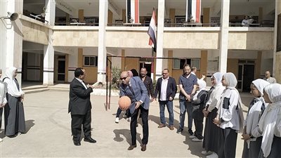  لعب مع الطلاب كرة السلة، وكيل تعليم الدقهلية يتفقد مدارس شرق المنصورة (صور)