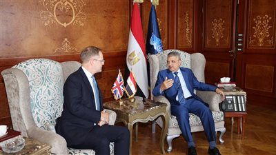 الفريق أسامة ربيع يبحث سبل التعاون المشترك مع السفير البريطاني (صور)