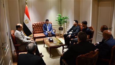 بعد إصابته، أشرف صبحي يلتقي مصطفى حسين لاعب المصارعة ويوجه بتأهيله للأولمبياد