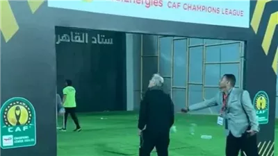 أول تعليق من رابطة النقاد الرياضيين بعد اتهام الصحفيين بإلقاء زجاجات المياه على كولر