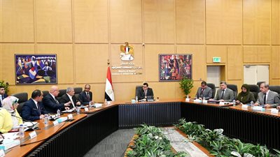 وزير الإسكان يتابع مشروعات المبادرة الرئاسية 