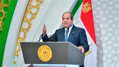 مصر لا تنسي أبناءها، لقطات إنسانية للرئيس السيسي خلال تكريم الشهداء وأسرهم (فيديو)