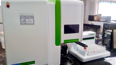 مياه الفيوم تزود قطاع المعامل بأحدث جهاز للكشف عن المعادن بتقنية البلازما