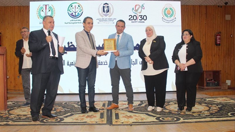 ملتقي التوظيف بآداب