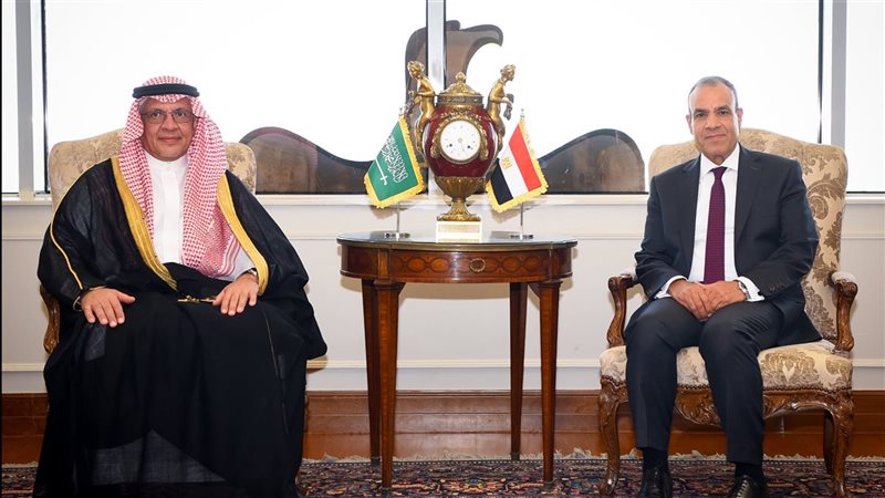 الدكتور بدر عبد العاطى