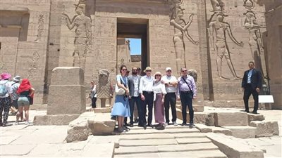 رئيس البرلمان المجري يزور معبد فيلة ويسجل إعجابه في دفتر كبار الزوار