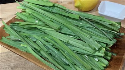 فوائد الكراث، يقوي المناعة ويخفض الكوليسترول بالدم