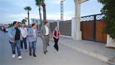 محافظ دمياط يتابع تطوير الحدائق برأس البر (صور)