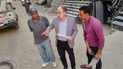 رئيس حي غرب المنصورة بالدقهلية يتابع تراخيص بناء العقارات 