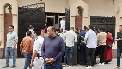 الطفل ياسين ضحية مدرسة البحيرة يصل محكمة الجنايات مرتديا زي سبايدر مان 