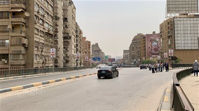 شوارع القاهرة شبه خالية من المارة قبل دخول العاصفة الترابية (فيديو وصور)