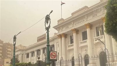 بسبب العاصفة الترابية، شوارع المنيا خالية من المواطنين (صور) 