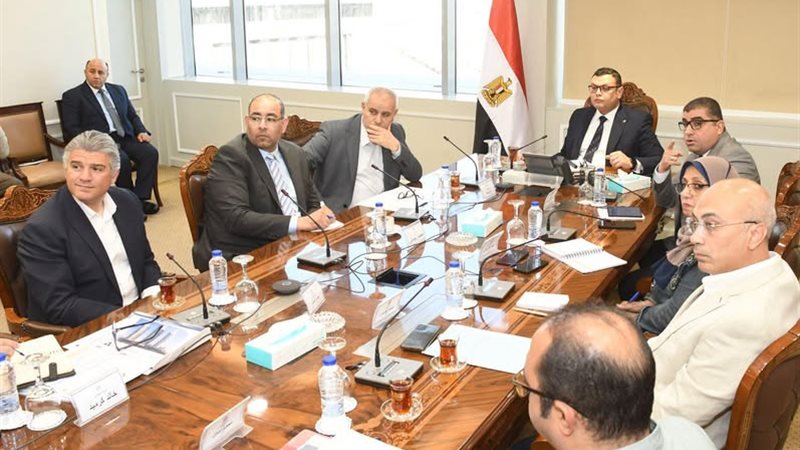 وزير الاسكان خلال