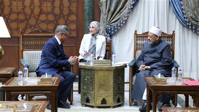 شيخ الأزهر يستقبل وفدًا تايلانديًّا لبحث سبل تعزيز التعاون المشترك 