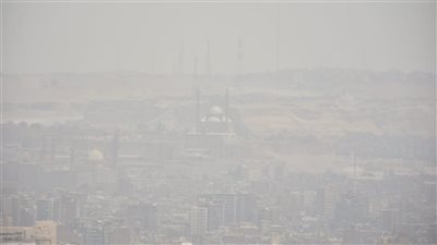 العاصفة الترابية تخفي الأهرامات ومعالم القاهرة التاريخية (فيديو وصور)