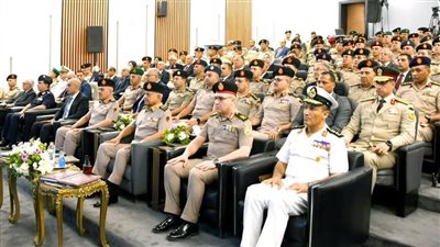 وزير الدفاع يشهد مناقشة البحث الرئيسي لمركز الدراسات الاستراتيجية