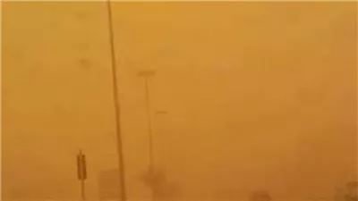 عاصفة رملية تضرب غزة وتدمر خيام النازحين 