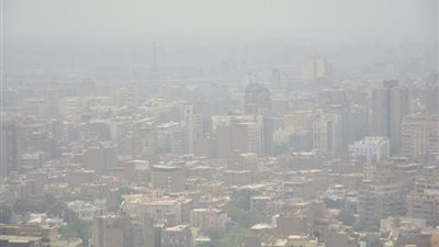 العاصفة الترابية تعبر القاهرة الكبرى والمنخفض يتحرك إلى شرق البلاد