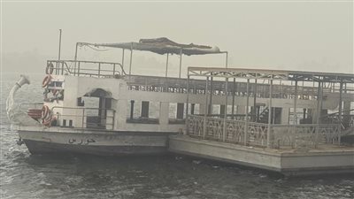 بعد وصول العاصفة الترابية، محافظ الأقصر يوجه بوقف حركة المعديات حفاظًا على الأرواح 