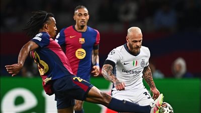 هدفان في دقيقتين، إنتر يسجل وبرشلونة يرد في مواجهة مثيرة بدوري أبطال أوروبا