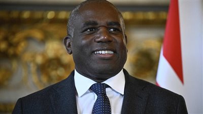 وزير الخارجية البريطاني يجري اتصالا بنتنياهو وعراقجي 