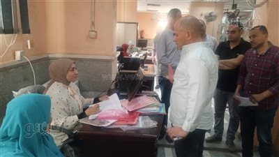 رئيس إهناسيا ببني سويف يتابع سير العمل بالمركز التكنولوجي