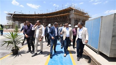 وزير الإسكان يتفقد مشروع المرحلة الثانية لمأخذ المياه العكرة بالمعادي