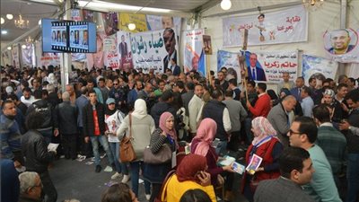 نقابة الصحفيين تاريخ طويل من العمل المشترك والمنافسة الشريفة.. حافظ محمود يتضامن مع زهيري في معركة التطبيع.. وهيكل إلى جوار نافع ضد قانون 93