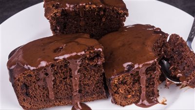 طريقة عمل كيكة الشوكولاتة السحرية بأقل التكاليف